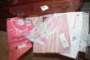 lot 36 image: Nightgowns SIP size M