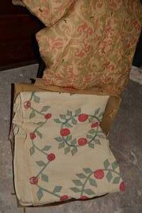 lot 100 image: Handmade Quilt and Blanket (Has extra fabric pieces for quilt)