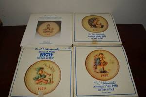 lot 74 image: Hummel Collectors Plates from 1979,1980,1981 and 1992