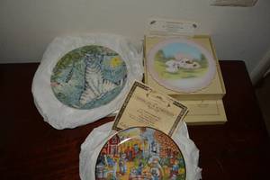 lot 102 image: Cat Collector Plates and Fenton Art Glass Plate with Lambs
