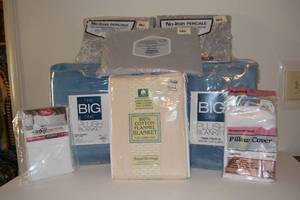 lot 89 image: Cold night Linens and blankets  Size Full or Queen - pillow cover, pillowcase, flannel blanket, (2) Plush blankets, and sheets