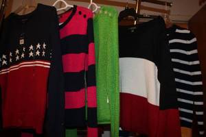 lot 118 image: Womens clothes size M Still with tags - Tommy Hilfiger and Lauren sweaters