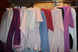 lot 129 image: Womens clothes used - turtlenecks, sweatshirts, and short-sleeve tops size M