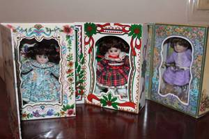 lot 131 image: (3) Marie Osmond porcelain greeting card dolls.