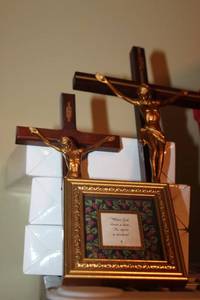 lot 144 image: Catholic wall crosses and plaque