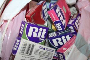 lot 145 image: Rit Dyes - bag full in many colors