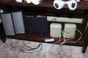 lot 158 image: Electronics 3 sets of computer speakers