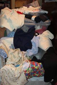 lot 177 image: Womens clothes leggins, tops pants, used and unused