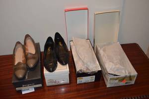 lot 214 image: Womens Shoes 7-7.5 N - (2) Look like new unused.