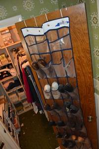 lot 199 image: Over the door shoe caddy plus shoes