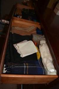 lot 81 image: Gloves, scarfs and handkerchiefs. Contents of 2 drawers.