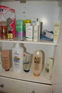 lot 236 image: Bathroom hygiene lot - unopened and opened items, see pictures