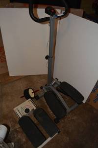 lot 243 image: Exercise steppers and ab roller