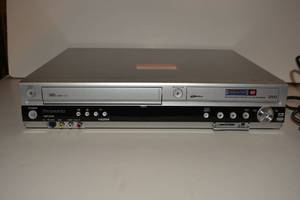 lot 262 image: Panasonic VHS and DVD player with cable