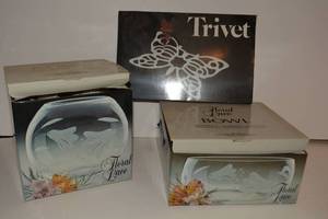 lot 277 image: Floral Lace - Turkish crystal bowl, and Ivy Bowl plus Silverplated butterfly shaped trivet