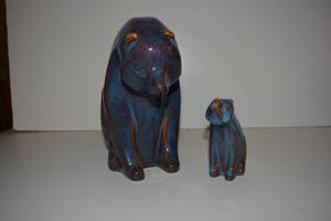 lot 283 image: Momma and baby bear pottery figurines as shown