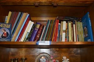 lot 284 image: Book lot - Catholic and religious  books, books on the Bible
