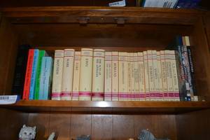 lot 298 image: Book lot - books on the Bible