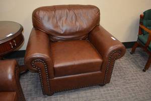 lot 7 image: Havertys Oversized Leather-like Brown Arm Chair (feet box not included)