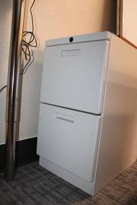 lot 22 image: Knoll 2-Drawer file cabinet for under desk