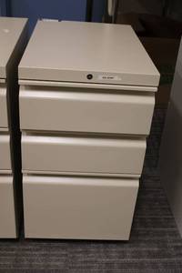 lot 23 image: Allsteel 3-Drawer Rolling file cabinet (cream color)