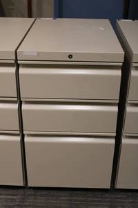lot 24 image: Allsteel 3-Drawer Rolling file cabinet (cream color)