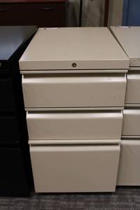 lot 26 image: Allsteel 3-Drawer Rolling file cabinet (cream color)