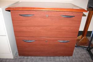 lot 33 image: 2-Drawer lateral file cabinet