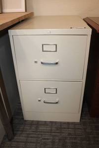 lot 34 image: Hon 2-drawer metal file cabinet