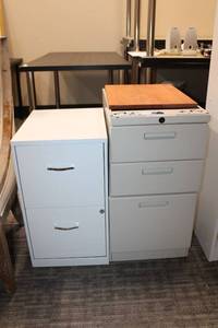 lot 71 image: (2) file cabinets - (1) Knoll under desk, (1) 2-drawer locking metal cabinet with keys