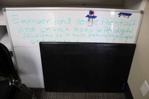 lot 102 image: White board 4x3, Desktop large calendar mat