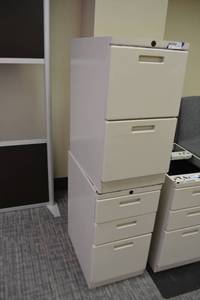 lot 140 image: (2) Knoll under desk file cabinets - (1) 2-drawer, (1) 3-drawer
