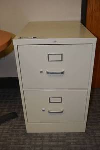 lot 164 image: Hon 2-drawer metal file cabinet - 18.5W x 25D x 29H