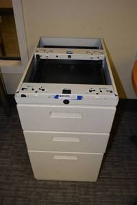 lot 166 image: Knoll 3-drawer file cabinet for under desk