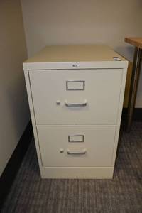 lot 172 image: Hon 2-drawer metal file cabinet - 18.5W x 25D x 29H