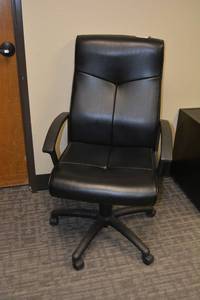lot 179 image: Black rolling executive chair
