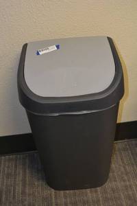 lot 184 image: Plastic trash bin with rotating lid