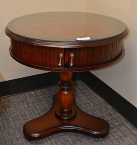 lot 1 image: Glass top Round accent table by Bombay Furniture - 28Round x 31 Tall, Glass is resting on top