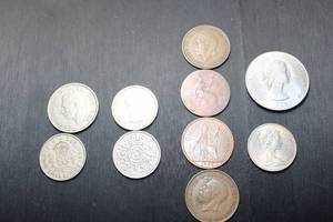 lot 104 image: Coins Foreign currency - Gr. Britain, see pictures