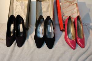 lot 174 image: Womens Leather Shoes Pink Bandolino 7N, Black suede Amalfi 7AA, Bandolino Purple  suede 7.5N