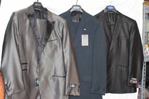 lot 44 image: Mens suits Steve Harvey 44L38L, SeanJohn, and Gulliano Couture 44L