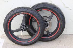 lot 1 image: Front and Rear Wheels and Tires --- 03-04 Honda CBR600RR