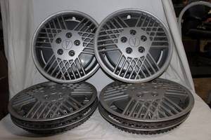 lot 13 image: Six Pontiac Hubcaps, See Photos