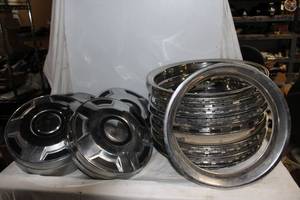 lot 68 image: Nine Chrome Rings and 4 Ford Hubcaps