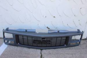 lot 76 image: Unused GMC Truck Front Grill