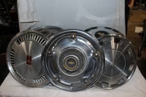 lot 81 image: Thirteen Various Hubcaps, styles shown in photos