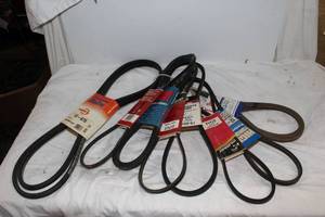 lot 85 image: Five Various Lawn Mower Blades in types and styles shown