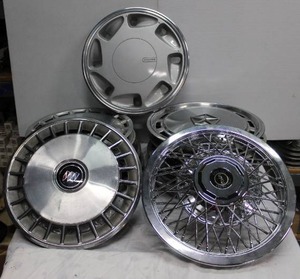 lot 122 image: Various Auto Hubcaps as shown in pictures