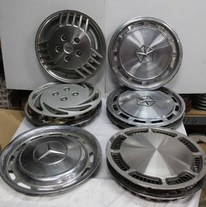 lot 124 image: Various Auto Hubcaps as shown in pictures