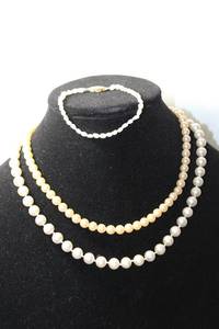 lot 210 image: Jewelry Pearl selection. Includes cultured pearl necklace 18L, rice pearl bracelet 8L, 16L fashion pearl strand.